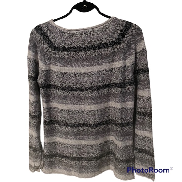 A woman’s Eddie Bauer 100% cotton striped sweater in size large - Picture 5 of 5